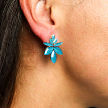 Cargar imagen en el visor de la galería, Pendientes de Cristal Vintage - Flores - Verde Turquesa
